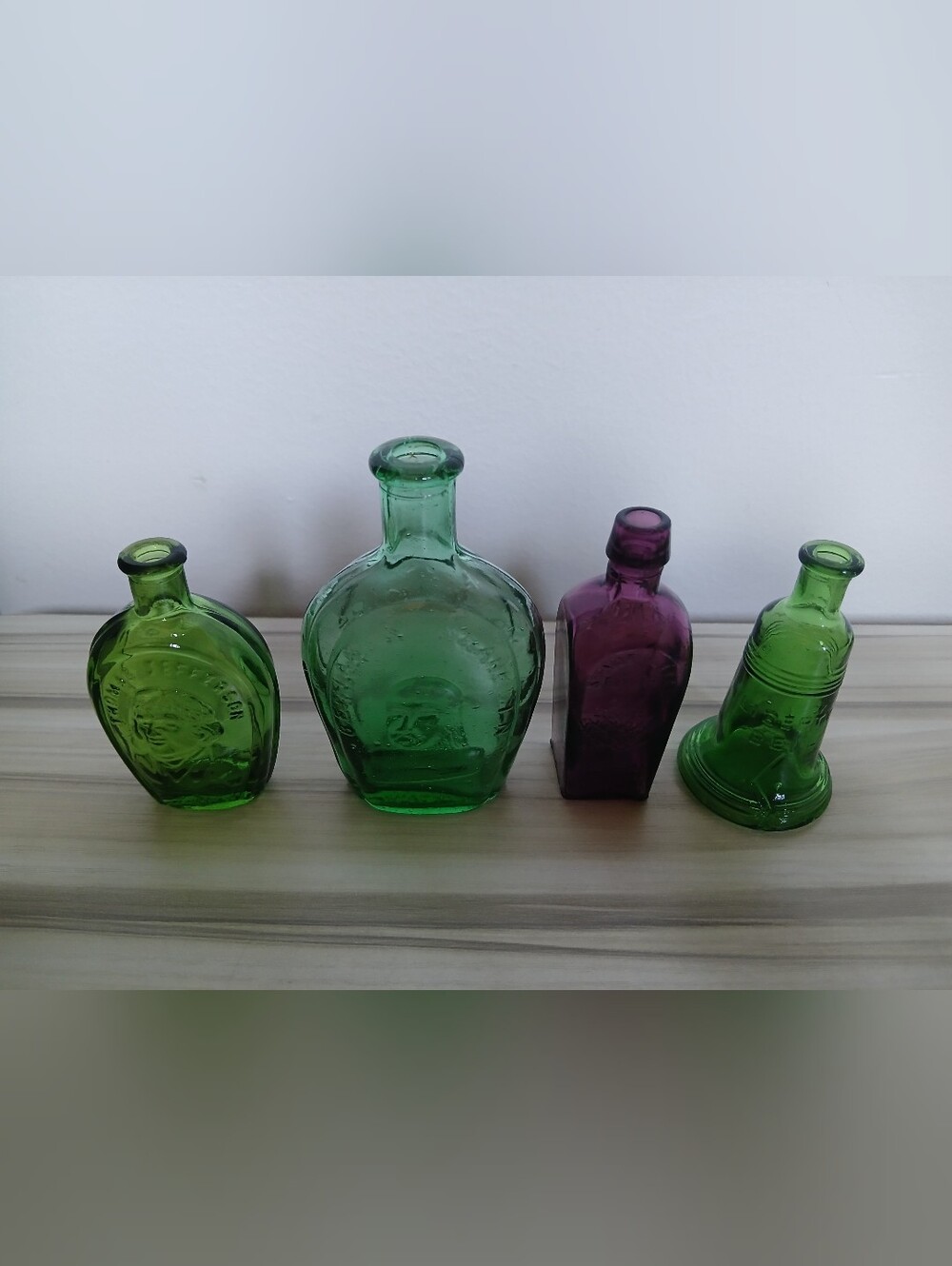Vintage Lot 4 Miniature Coloured Glass Bottles 1970s Wheaton Taiwan - Picture 4 of 16